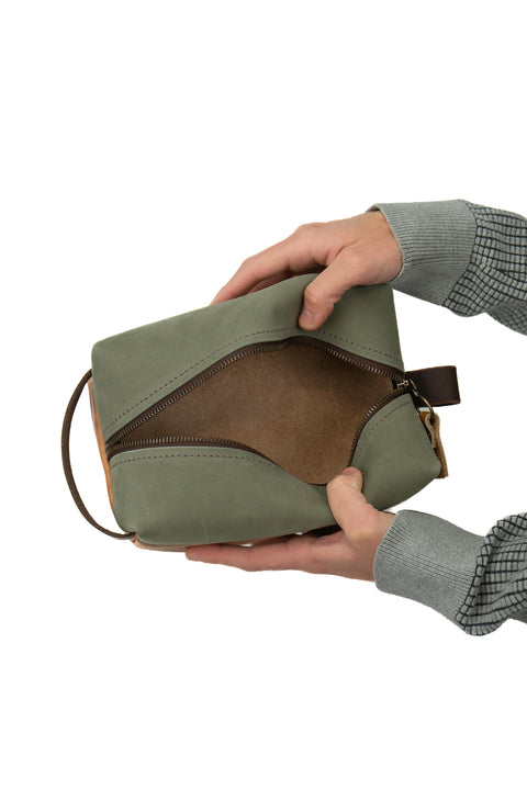 Toiletry Kit No. 08